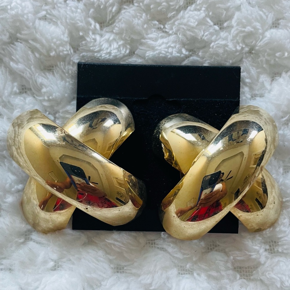 🌟Norman Jean🌟 Oversized Gold Clip On Earrings